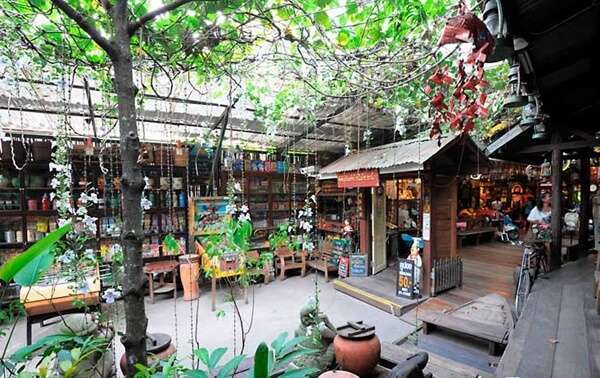 100 อันดับสถานที่ท่องเที่ยวยอดนิยมในเขาใหญ่ 26 บ้านไม้ชายน้ำ